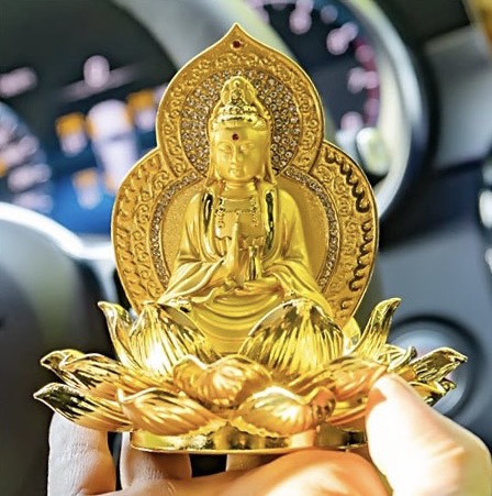 Tượng trang trí taplo ô tô Phật bà quan âm tượng phật nghìn mắt nghìn tay để taplo xe hơi kèm tinh dầu nước hoa thơm sang trọng