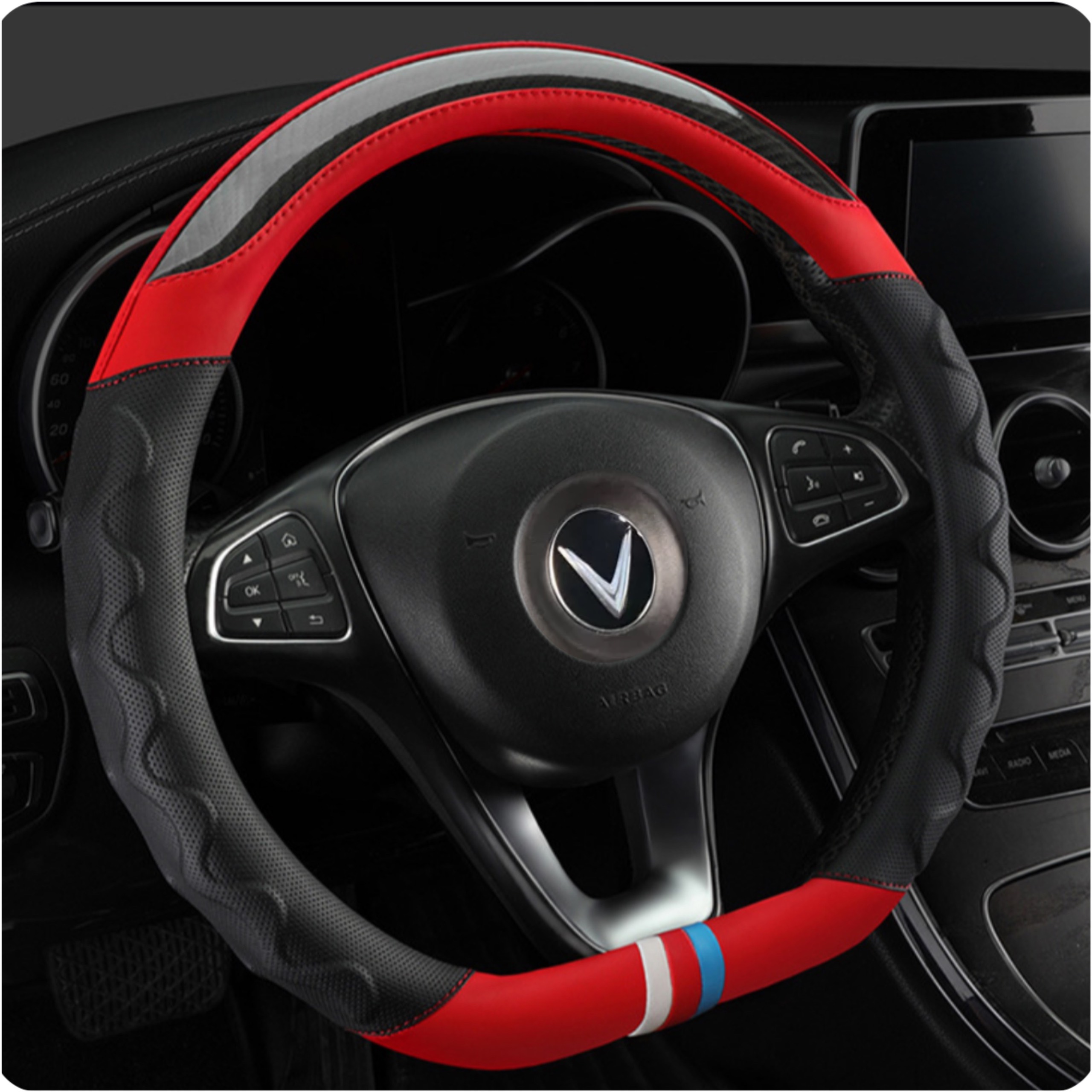 Bọc Vô Lăng VINFAST VF8, VF9,VF5,E34 Bọc D CUT Size 36cm Dáng 3 Sọc Thể Thao Cao Cấp