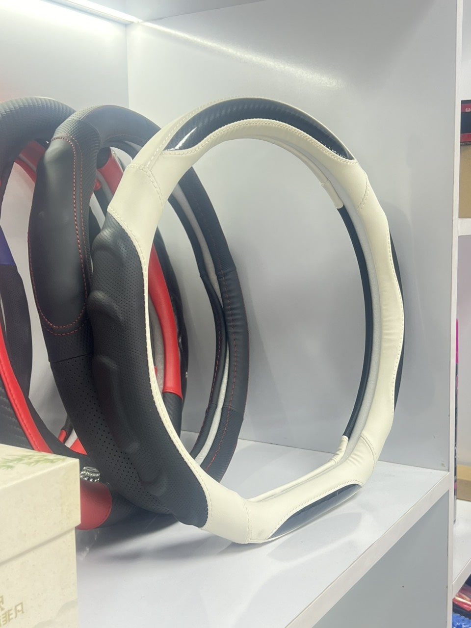 Bọc volang D Cut Vinfast - Bọc tay lái khuyết Đáy VF5 VF3 VF6 VF7 Chất Liệu Da Nappa + PU + Microfiber Size 34cm - 36cm - Ảnh 10