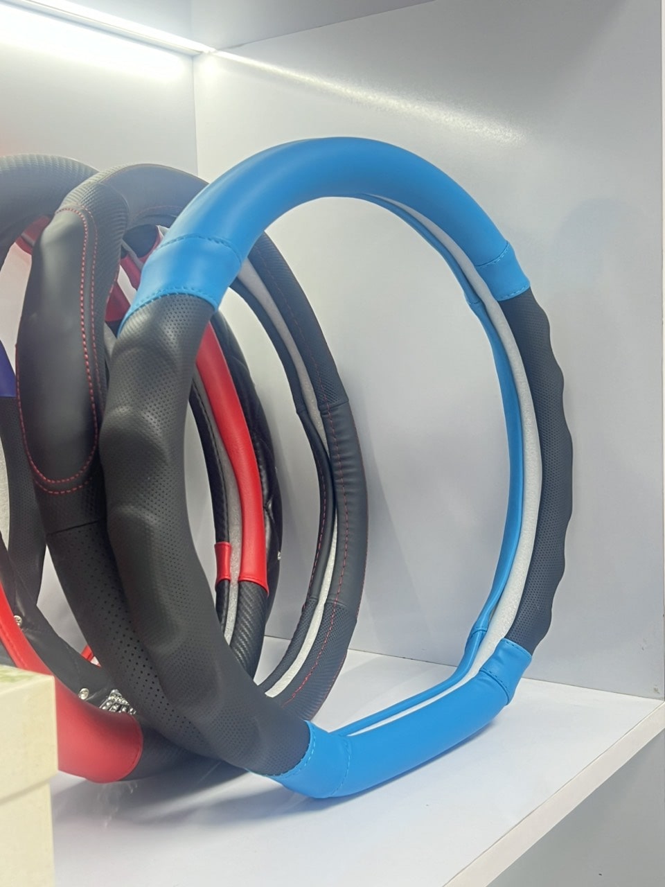 Bọc volang D Cut Vinfast - Bọc tay lái khuyết Đáy VF5 VF3 VF6 VF7 Chất Liệu Da Nappa + PU + Microfiber Size 34cm - 36cm - Ảnh 9