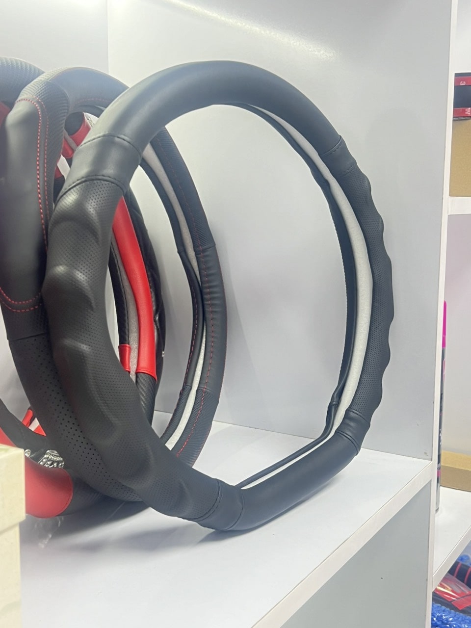 Bọc volang D Cut Vinfast - Bọc tay lái khuyết Đáy VF5 VF3 VF6 VF7 Chất Liệu Da Nappa + PU + Microfiber Size 34cm - 36cm - Ảnh 11